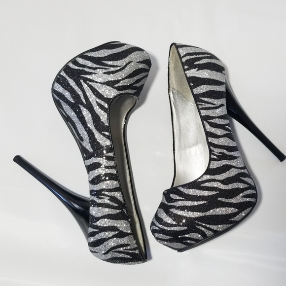 EUC Shi by Jouney's Storm Zebra Heels - Picture 8 of 8